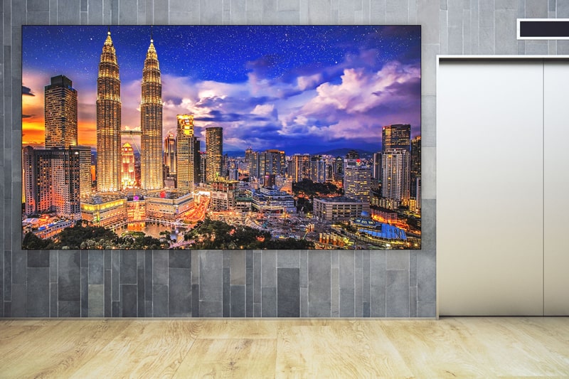 seamless led video wall at lobby showing city scene